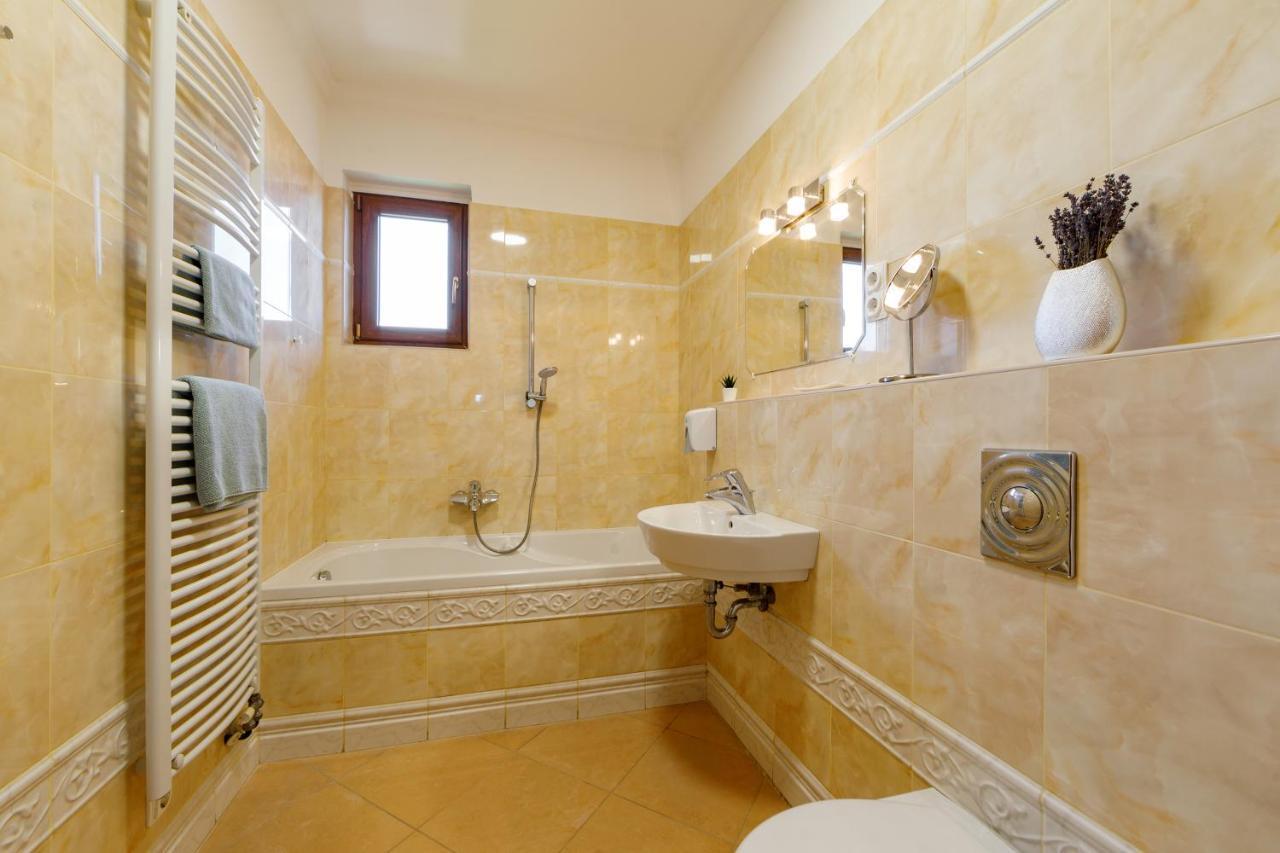 באלאטונפורד Villa Muzsa Deluxe מראה חיצוני תמונה